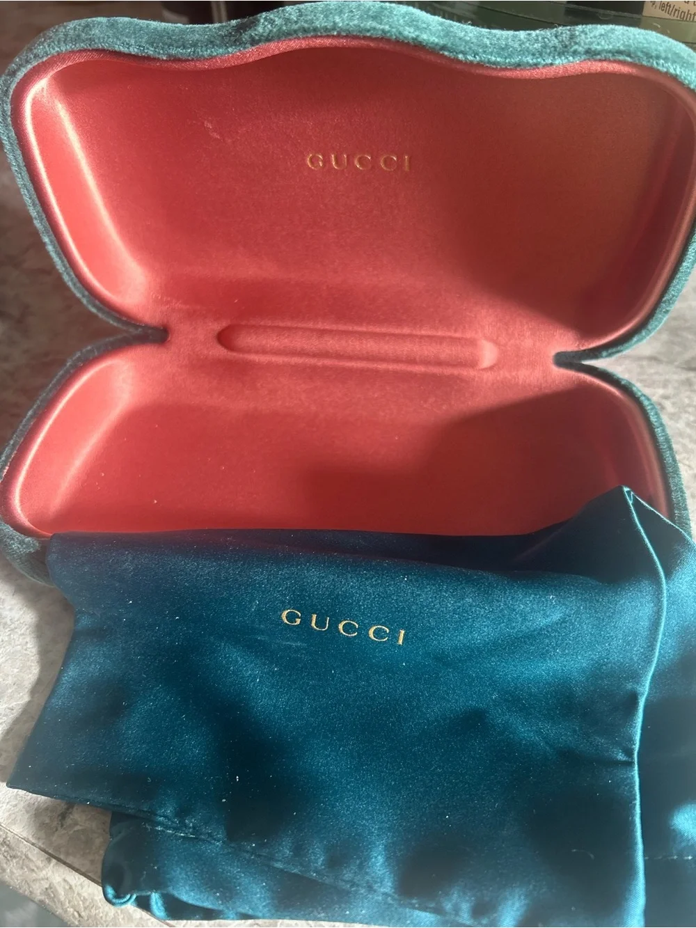 Gucci beautiful pair